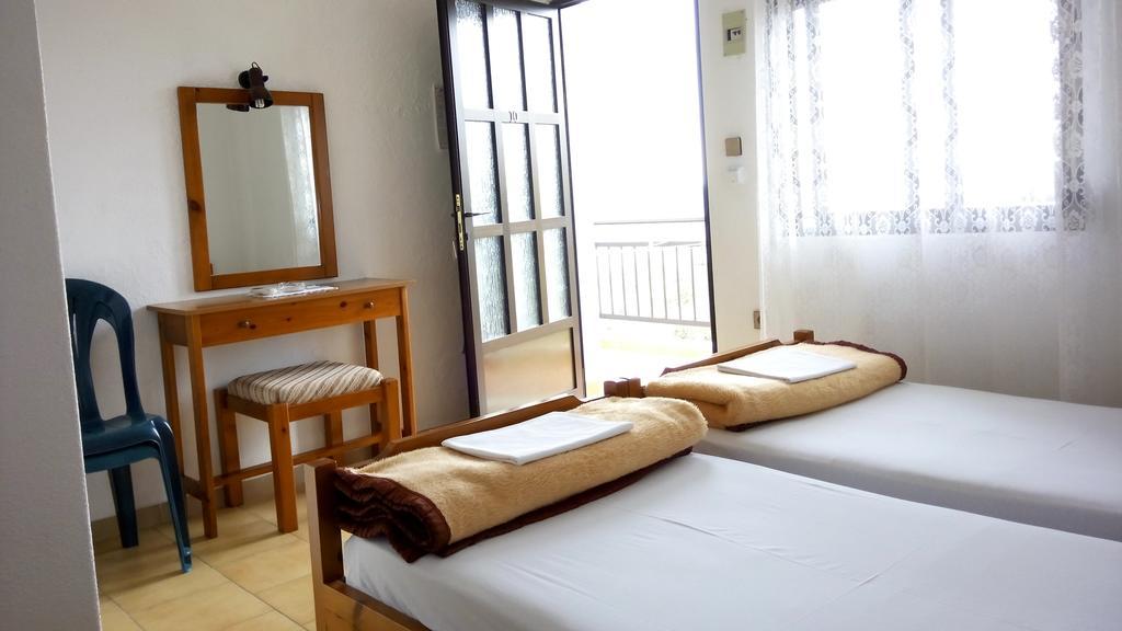 Gorgona Rooms Alikí Exterior foto
