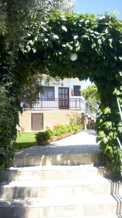 Gorgona Rooms Alikí Exterior foto