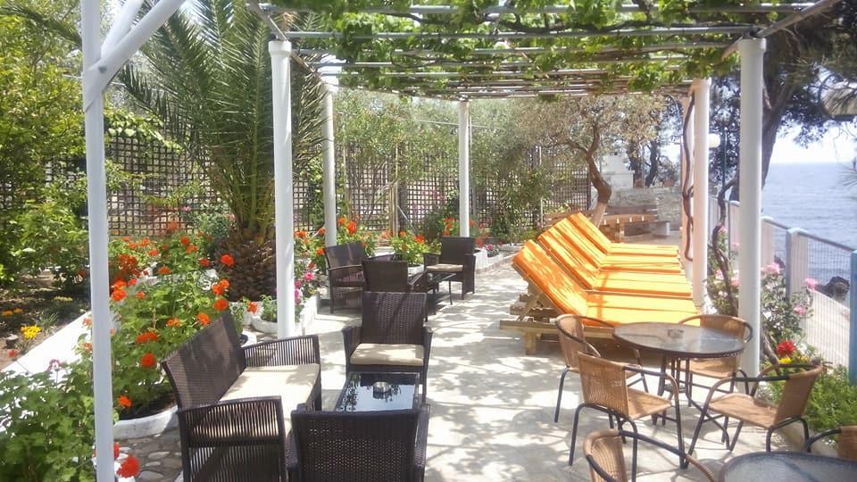 Gorgona Rooms Alikí Exterior foto