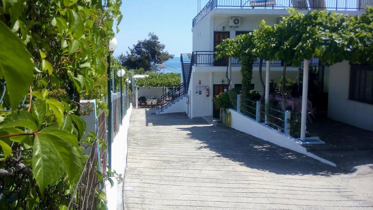 Gorgona Rooms Alikí Exterior foto